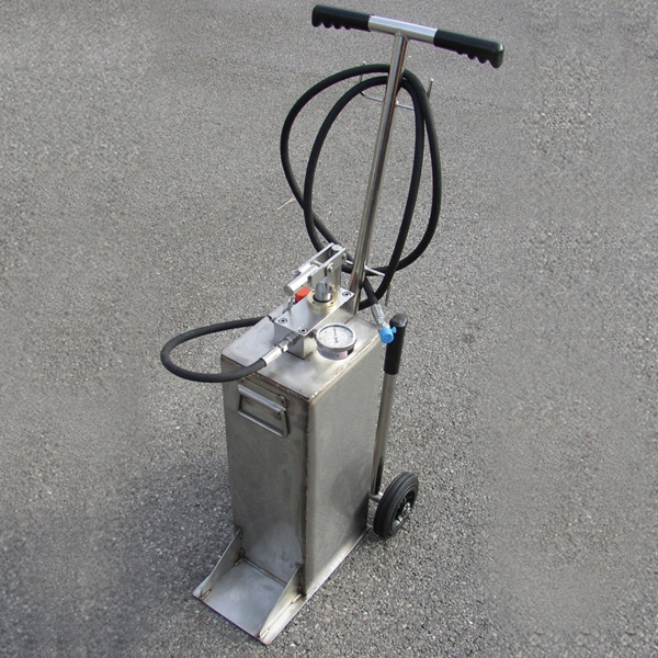 Skydrol dispensing and pressure testing pump