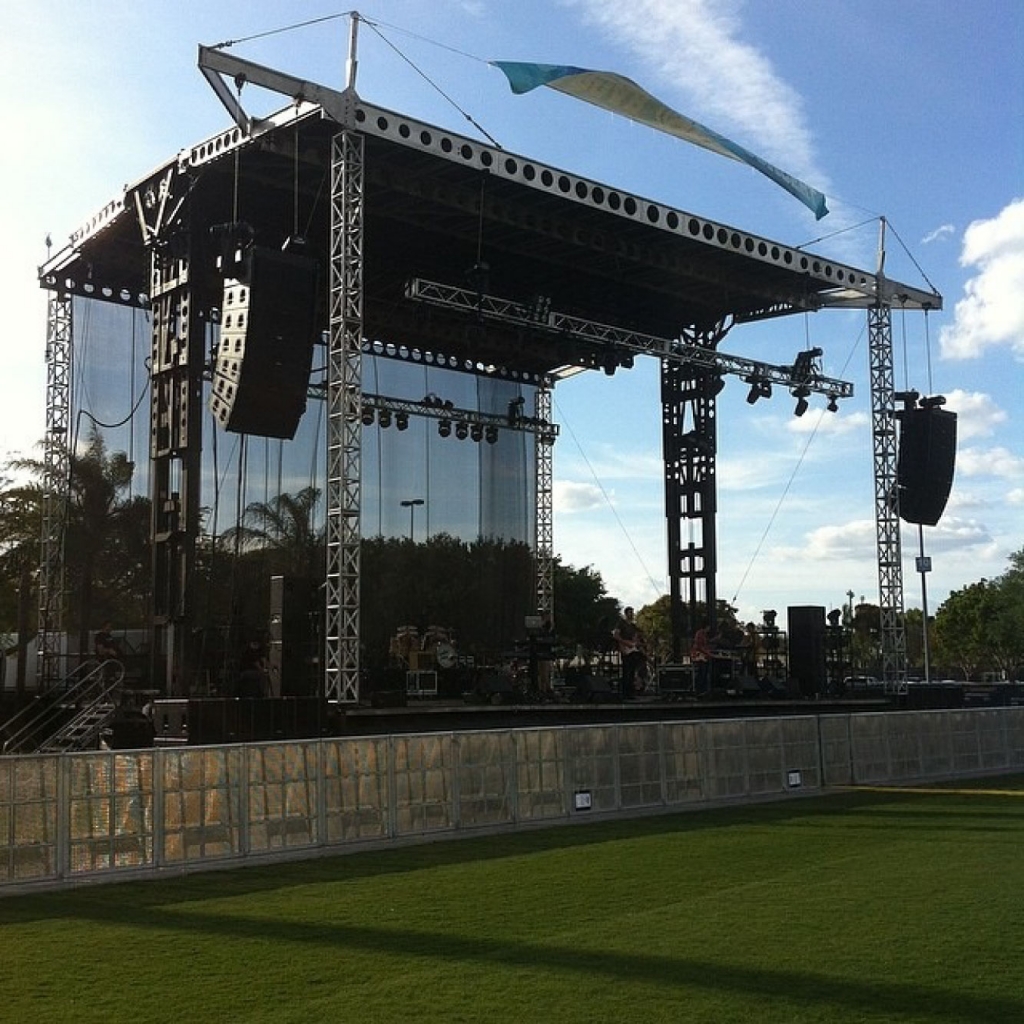Hydraulic Stages are increasingly popular with stars like Taylor Swift