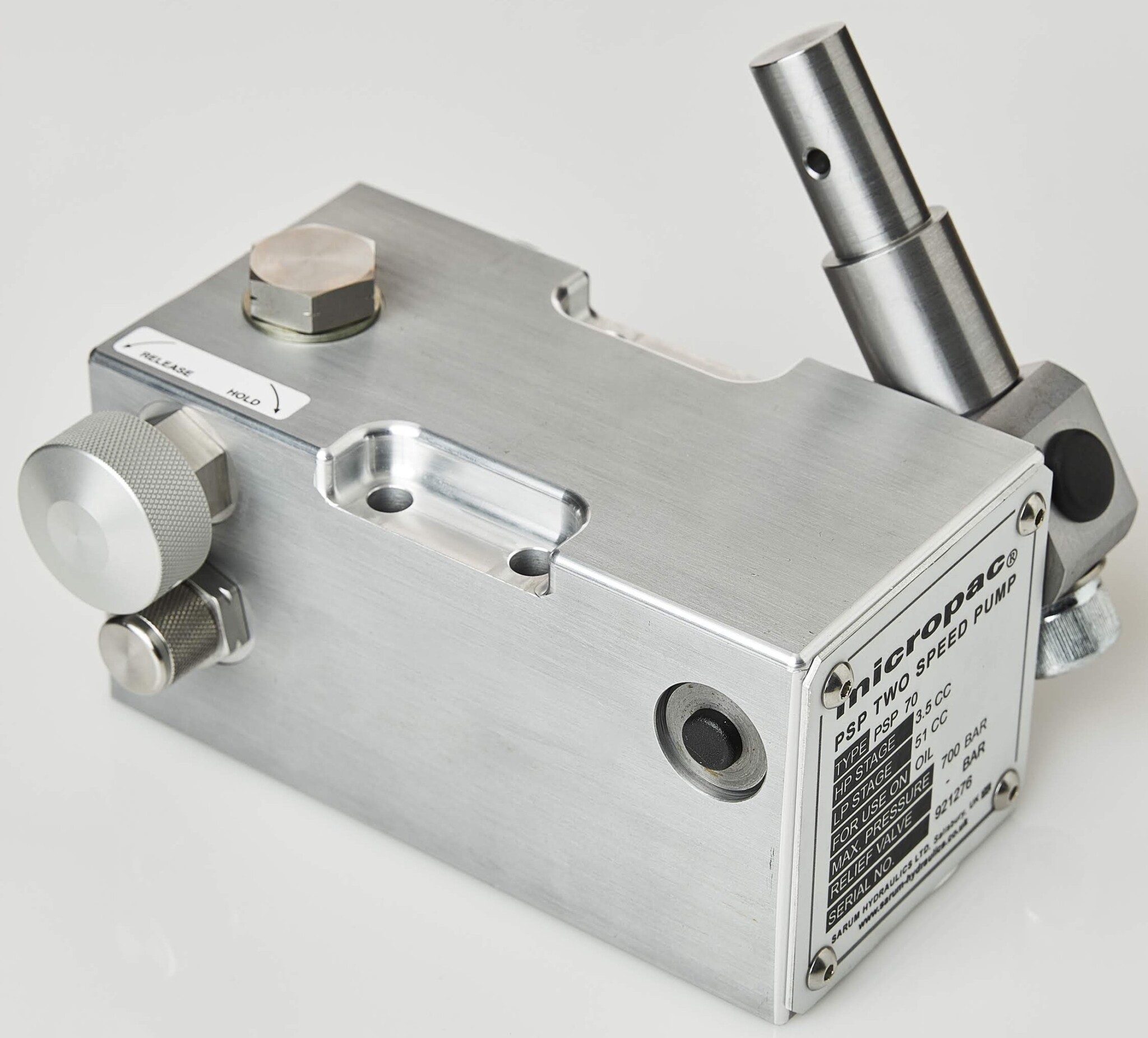 angled view of a two speed hydraulic hand pump