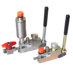 2 compact hydraulic hand pumps side by side