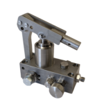 low pressure, face mounted hydraulic hand pump